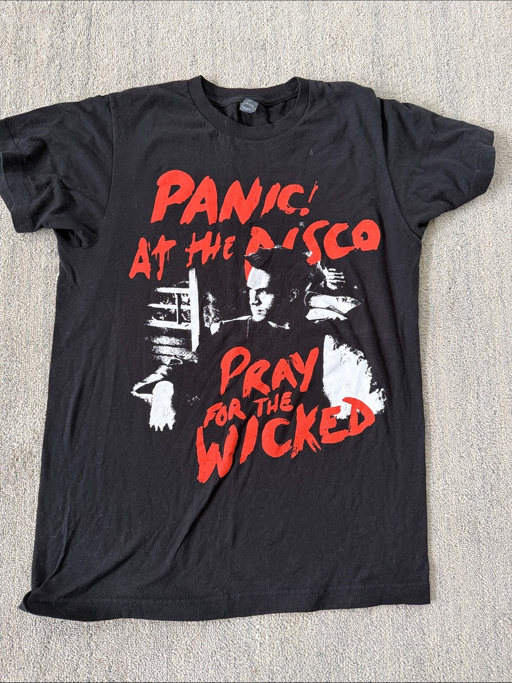 Black 'Pray for the Wicked' Graphic Tee Panic at The Disco sz Small